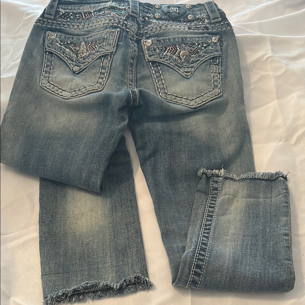 Miss Me Stylish Blue Easy Cropped  Denim Jeans with Embroidered Pockets